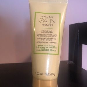 NIB Mary Kay Satin Hands 3oz